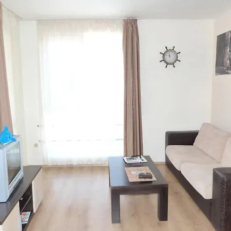 Comfortable In 65 M² Shared Pool Apartament