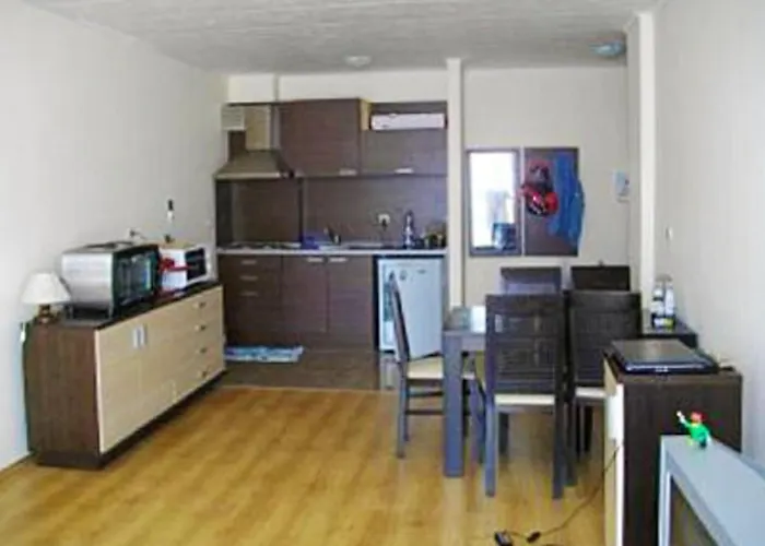 Comfortable In 65 M² Shared Pool