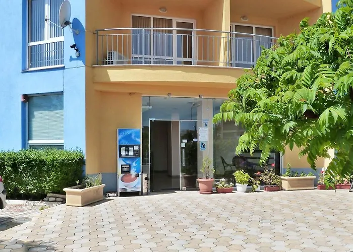 Comfortable In 65 M² Shared Pool Apartment