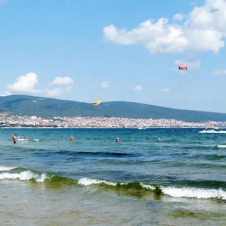 아파트 Comfortable In 65 M² Shared Pool