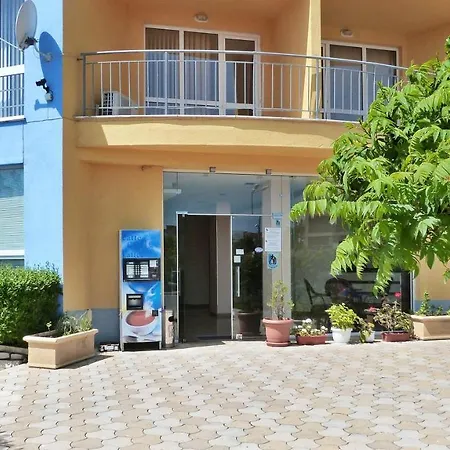 View In 65 M² Pool Appartement