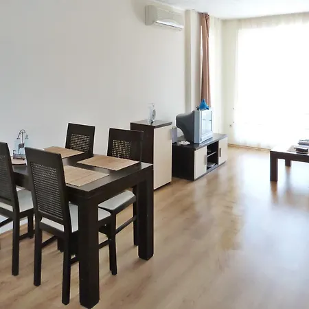 Comfortable In 65 M² Shared Pool Appartamento Sunny Beach