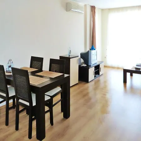 Comfortable In 65 M² Shared Pool Апартамент Слънчев бряг